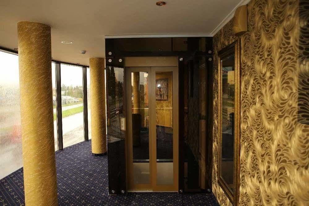 Hotel Kotva Bratislava Exteriör bild